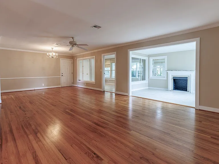 208 Pinecrest Ln — Photo 3