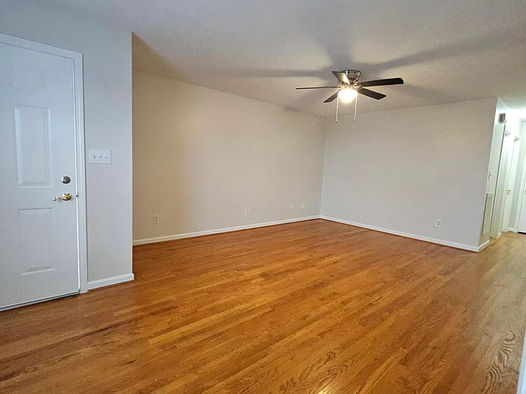 114 Frye Ct — Photo 2