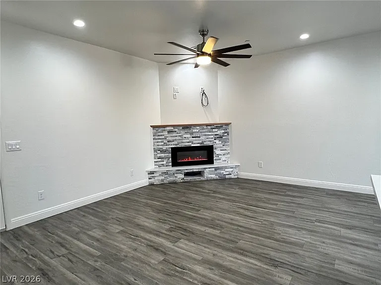 1586 Tilman Ln — Photo 7