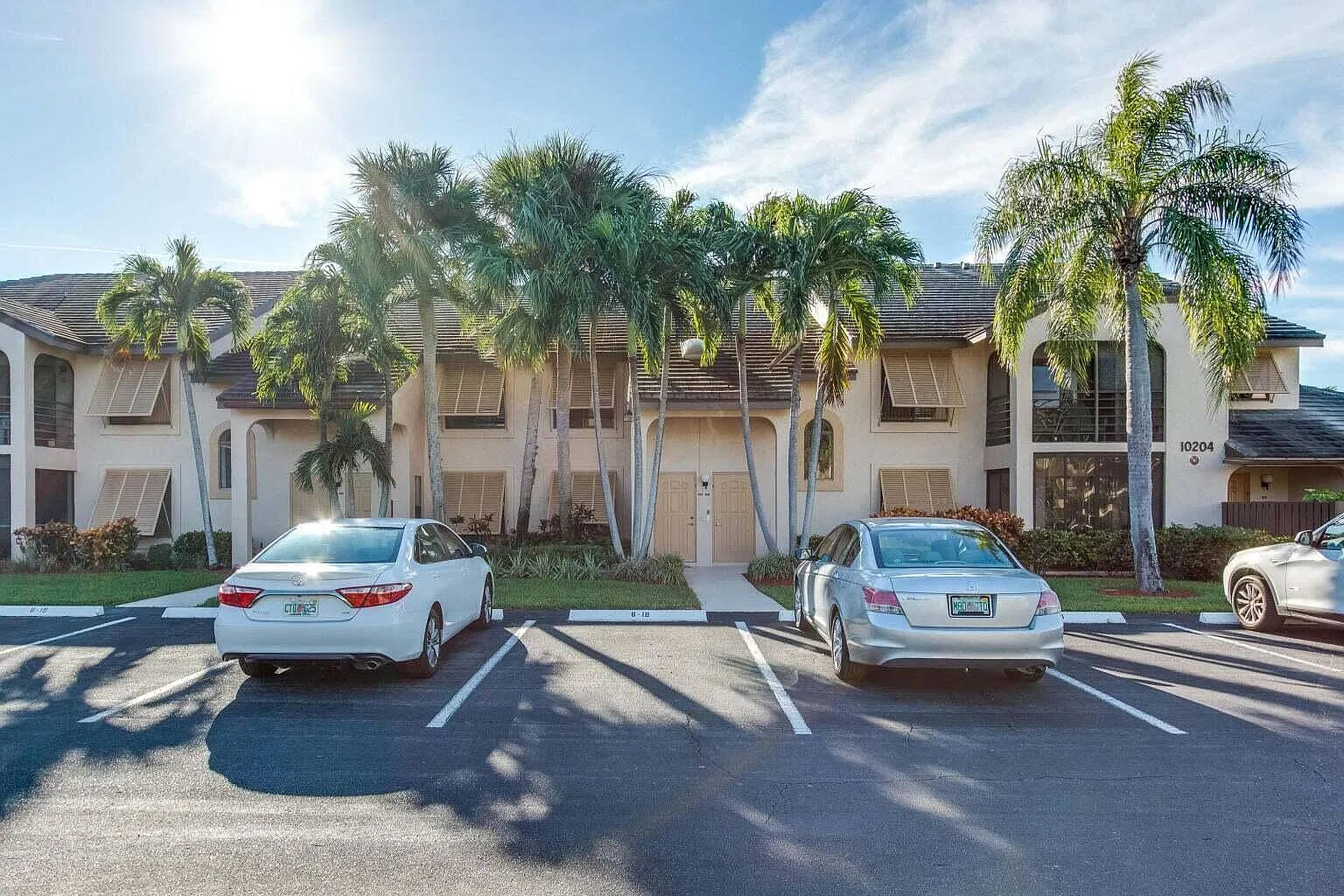 2 bed, 2.0 bath, 1128 sqft, $4,500 — Photo 2
