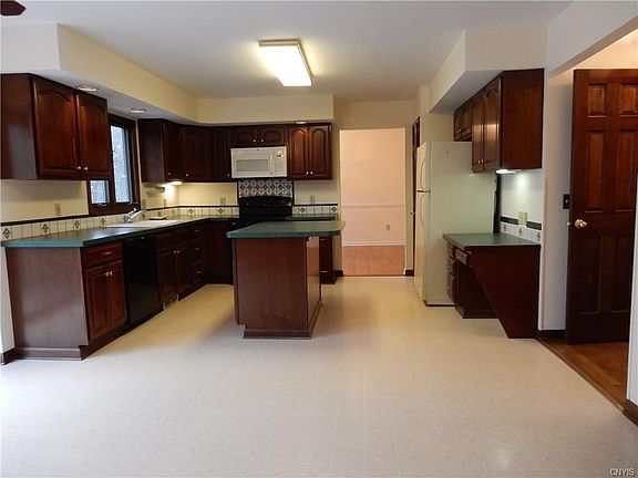 4th image of 6012 Singletree Ln