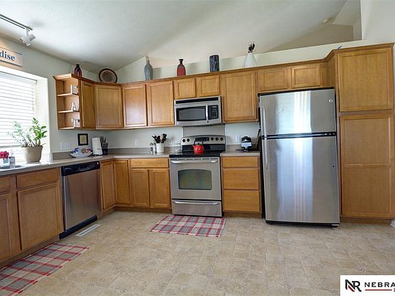 4th image of 4527 N 165th St