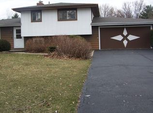 37W136 Win Haven Dr, Elgin, IL 60124