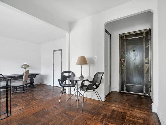 4th image of 250 W 24th St APT 6AW