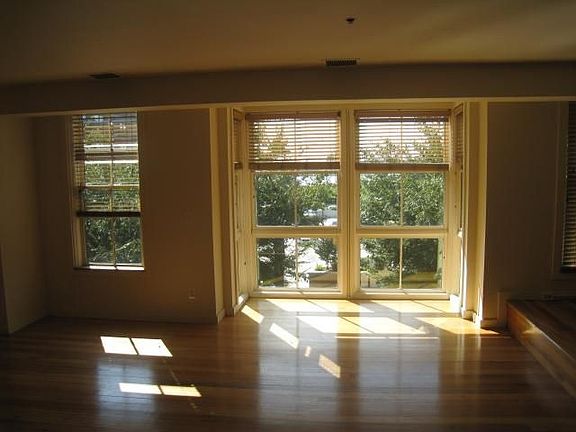 2nd image of 76 Essex St #2