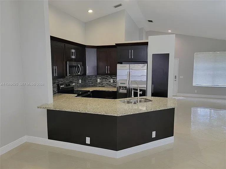 928 Falling Water Rd — Photo 1