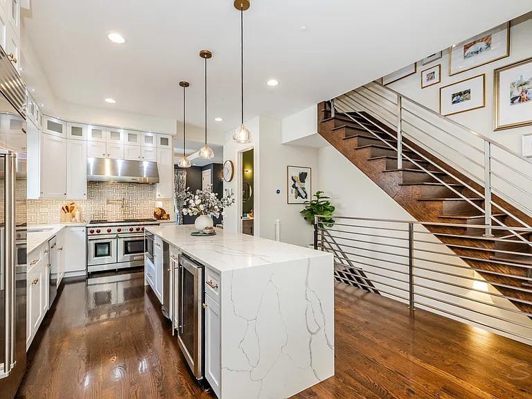2236 W Shakespeare Ave — Photo 8