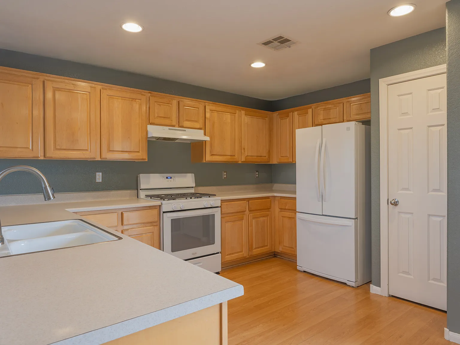 4 bed, 1650 sqft, $2,400 — Photo 4