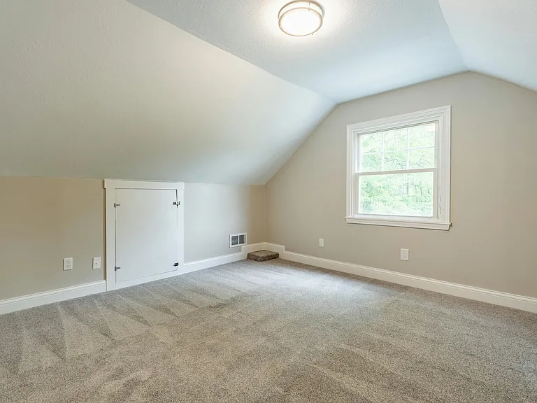 Upstairs bedroom #4