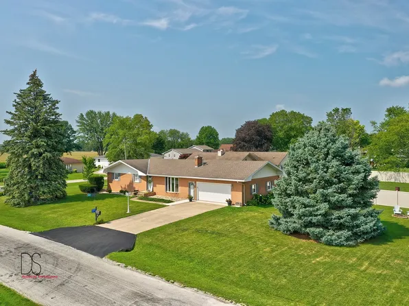 1724 Martha Ln, Streator, IL 61364
