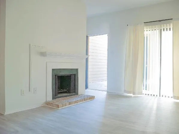 7031 N Holiday Dr, Galveston, TX 77550