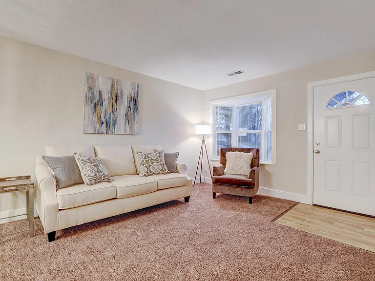 1060 Worchester St — Photo 9