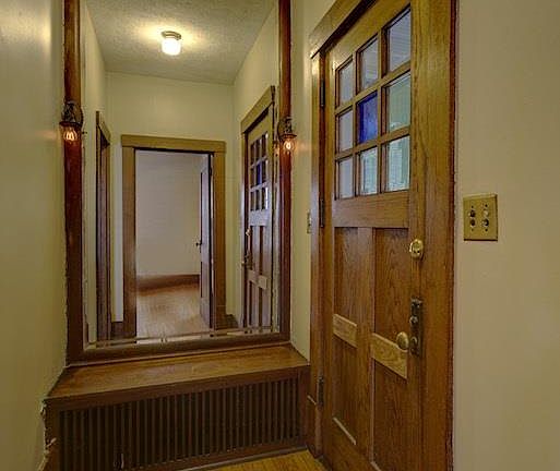 2nd image of 904 S 38th Ave