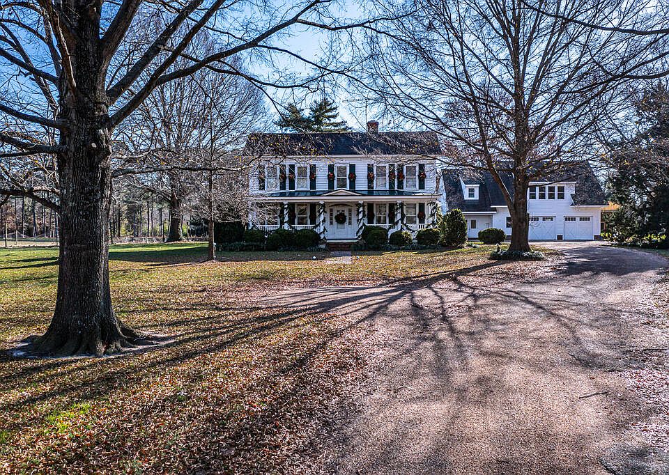 1st image of 20825 Mary Ball Rd