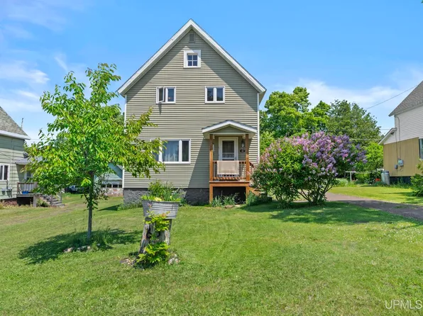 65 3rd St, Ahmeek, MI 49901