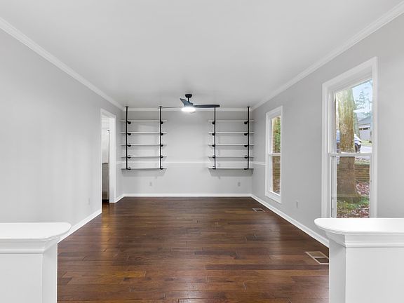 3rd image of 1017 Kings Mountain Dr