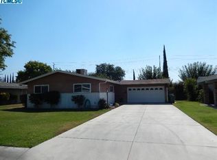 1121 W Vassar Ave, Visalia, CA 93277