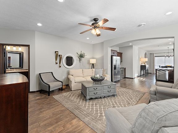 2nd image of 827 E El Dorado Ct