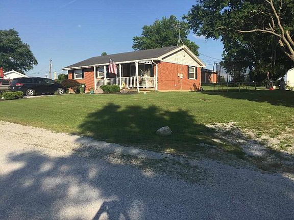 3rd image of 975 Chandler Dr