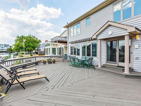 3rd image of 215 S Shore Dr