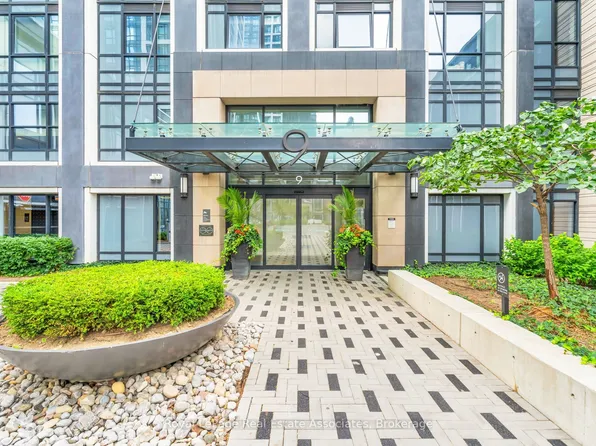 9 Mabelle Ave #922, Toronto, ON M9A 0E1