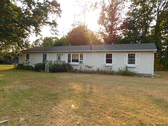 4th image of 72 Gates Ave