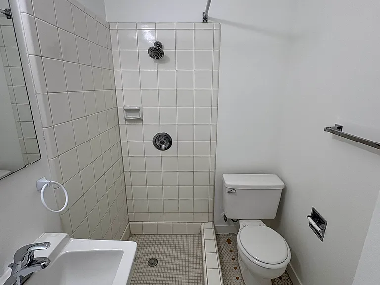 325 Summit Ave E #12 — Photo 9