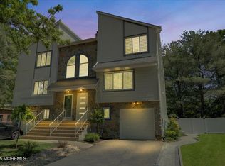 85 Lone Star Ln, Manalapan, NJ 07726