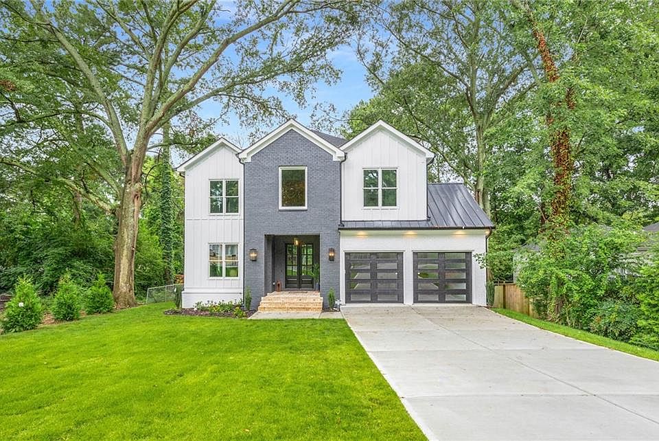 1st image of 2670 Carlton Pl NE