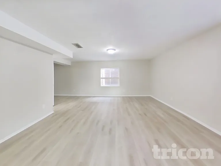 565 Winebrook Way — Photo 5