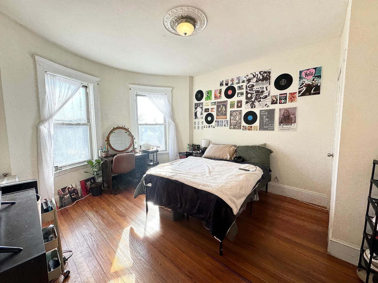 5 bed, 1500 sqft, $4,700 — Photo 3