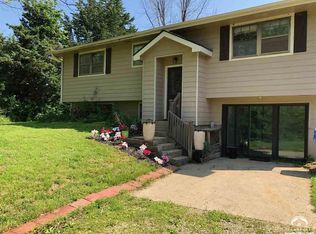 822 N 1500th Rd, Lawrence, KS 66049