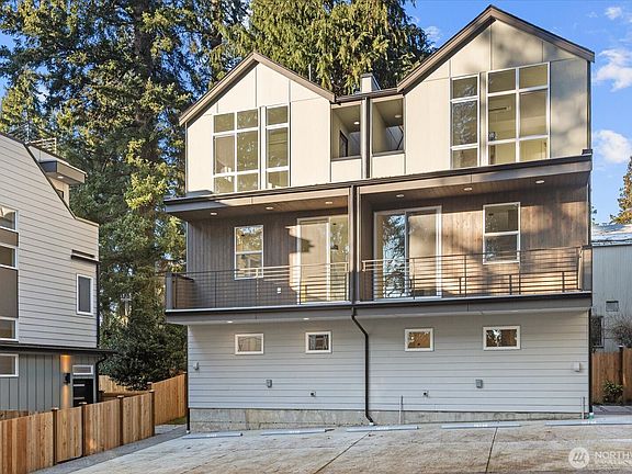 3rd image of 10746 Interlake Avenue N