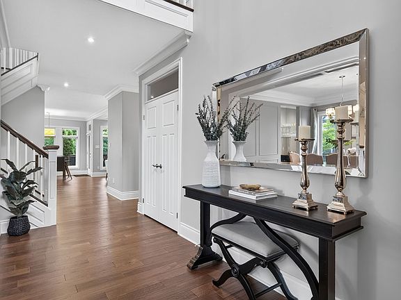 3rd image of 881 Foxcreek Rd