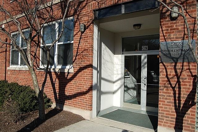 1st image of 5823 N Ravenswood Ave APT 202