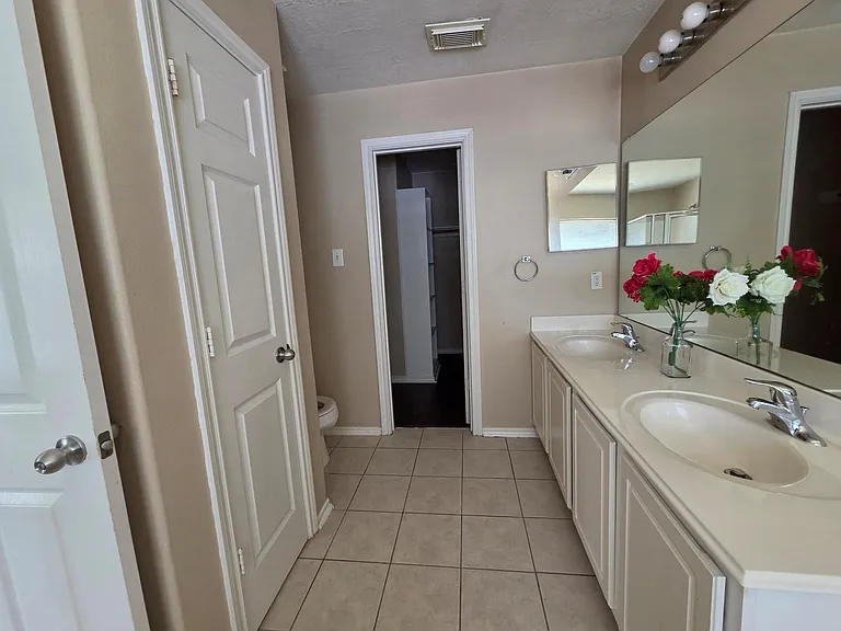 2811 Hackamore Hollow Ln — Photo 7