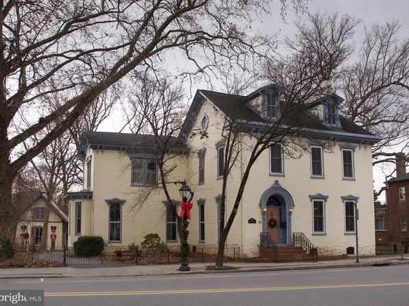 80 W King St, Shippensburg, PA 17257