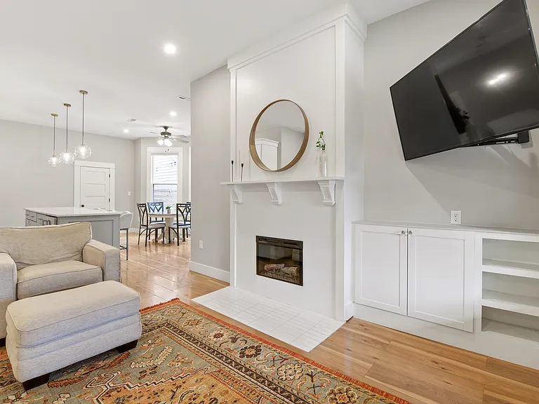 1665 N College Ave — Photo 4
