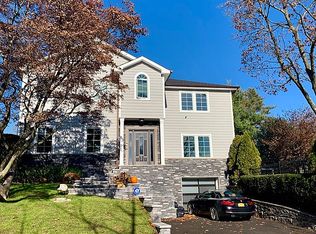 6 Salem Way, Glen Head, NY 11545