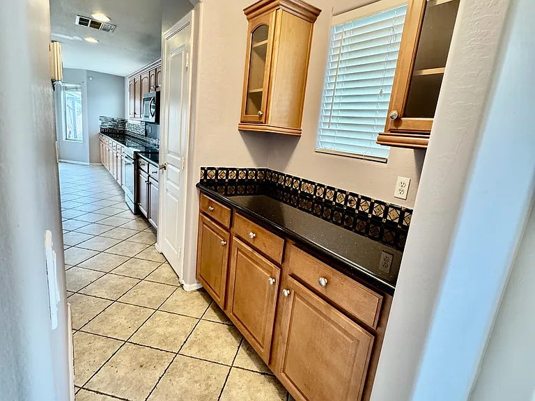 10502 W Edgemont Dr — Photo 4