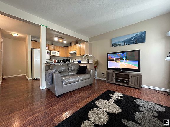 5th image of 230 Edwards Dr SW #119