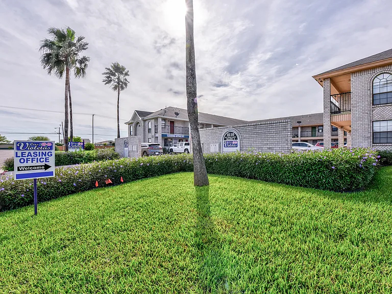 Las Violetas Apartments — Photo 16