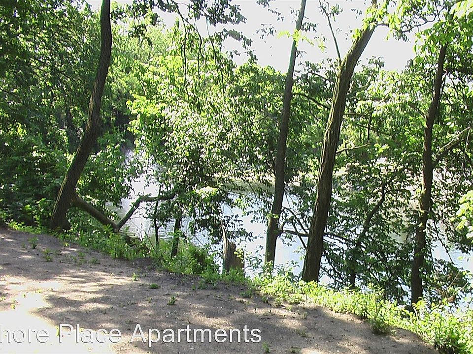 2nd image of 2815 Lake Shore Pl APT 304