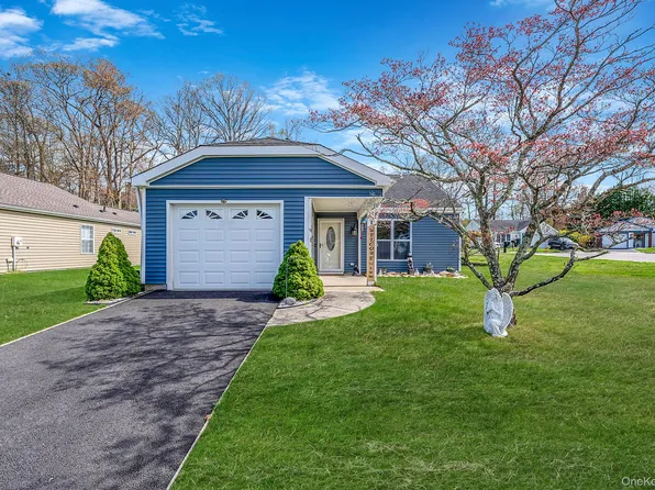 1 Avon Court, Ridge, NY 11961