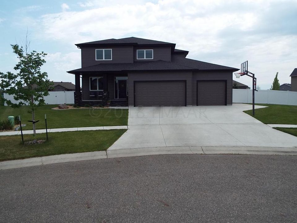 1st image of 421 Persimmon Pl W