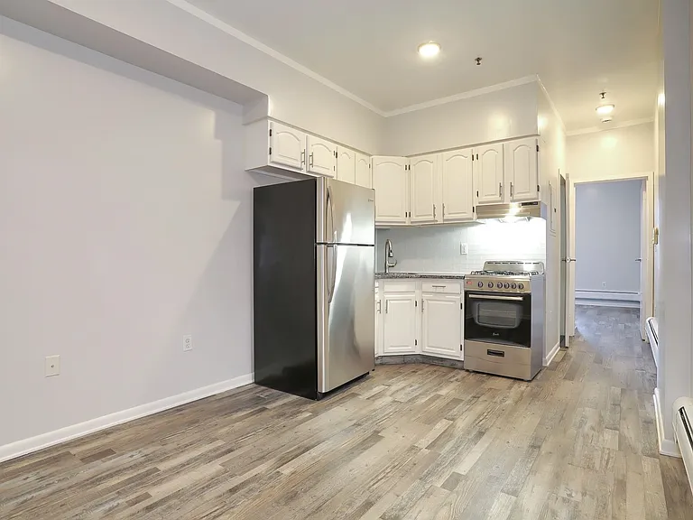 6311 Dewey Ave #15 — Photo 2