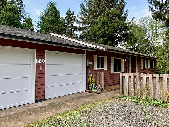 2nd image of 220 SE 126th Dr