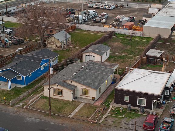 2nd image of 526 W Entiat Ave