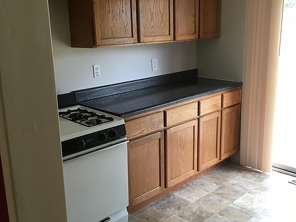 3rd image of 713 Lincoln St