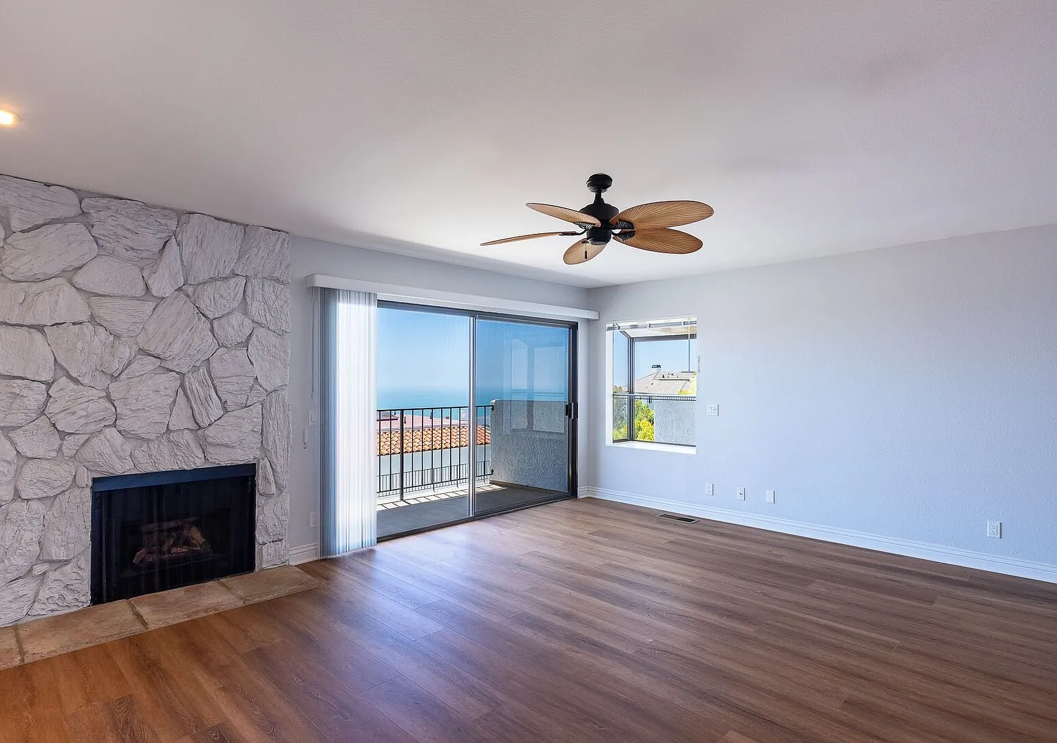 2 Bedroom + 2.5 Bathroom Condo | Seaview Hills | Ventura | Unfurnished — Photo 3